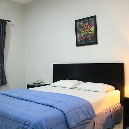 Carica Homestay Surabaya Bagian luar foto