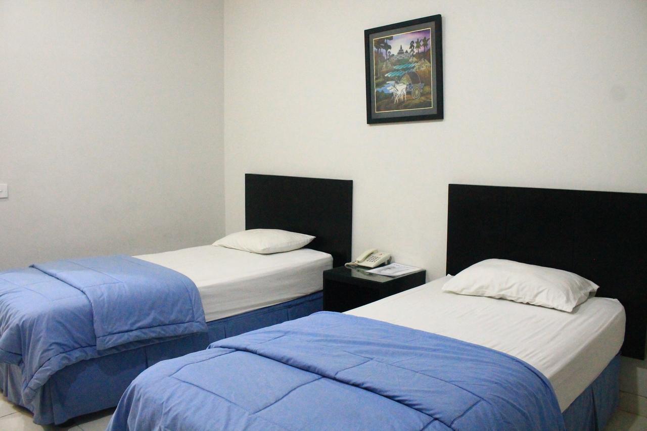 Carica Homestay Surabaya Bagian luar foto