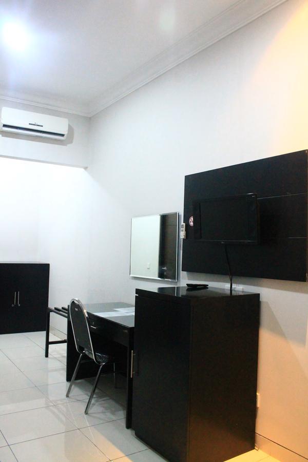 Carica Homestay Surabaya Bagian luar foto
