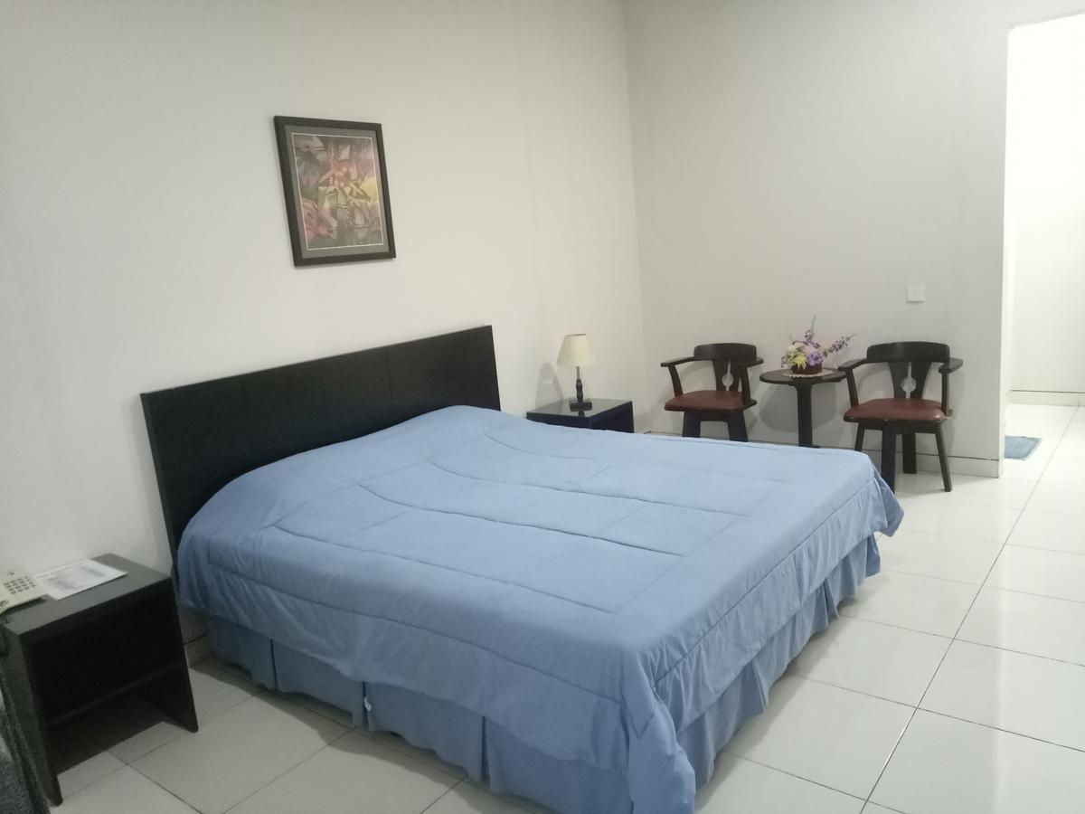Carica Homestay Surabaya Bagian luar foto