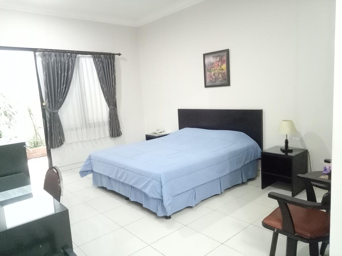 Carica Homestay Surabaya Bagian luar foto